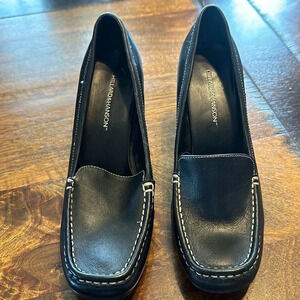 Hillard and Hanson block heel leather shoes Size 7.5